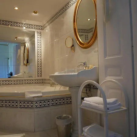 Hotel Du Parc - Manoir Du Baron Blanc Faverges