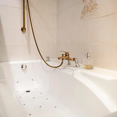 Hotel Du Parc - Manoir Du Baron Blanc Faverges